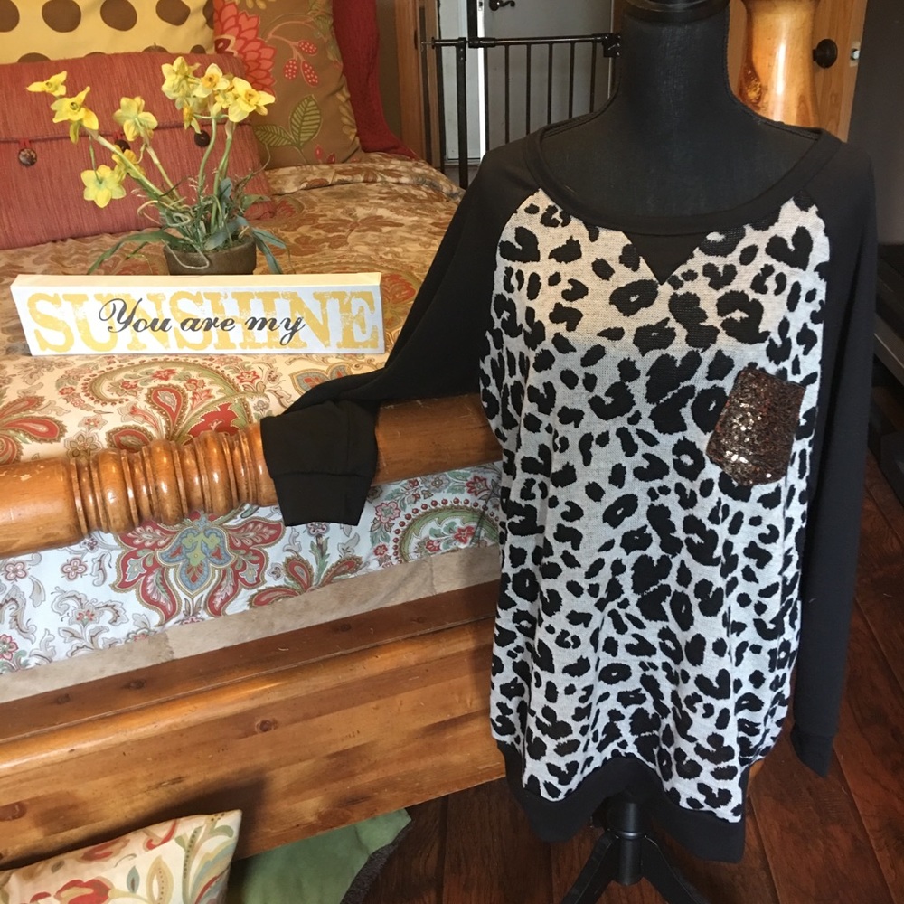 Cute leopard sweater....1XL w/ sequin pocket